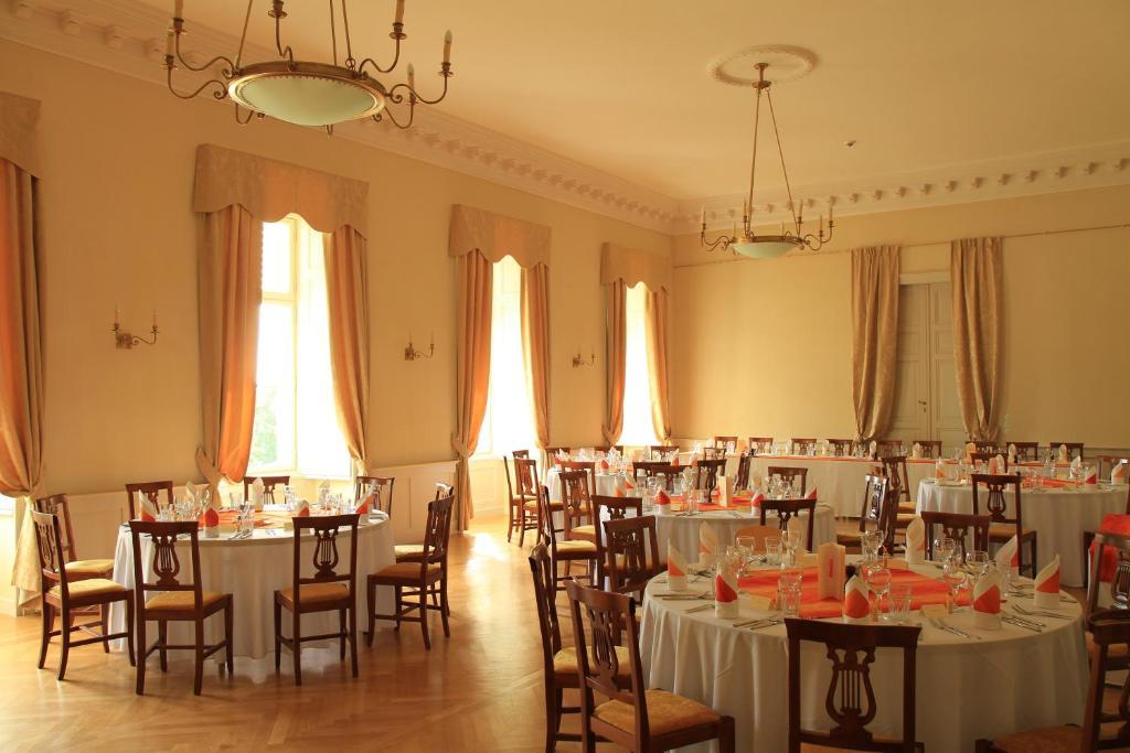Fehérvárcsurgó Karolyi Kastely Hotel & Restaurant מראה חיצוני תמונה